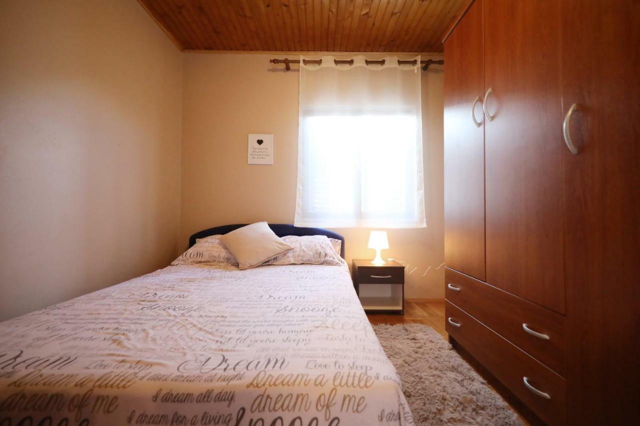 Ferienwohnung Leona Sukošan Exterior foto